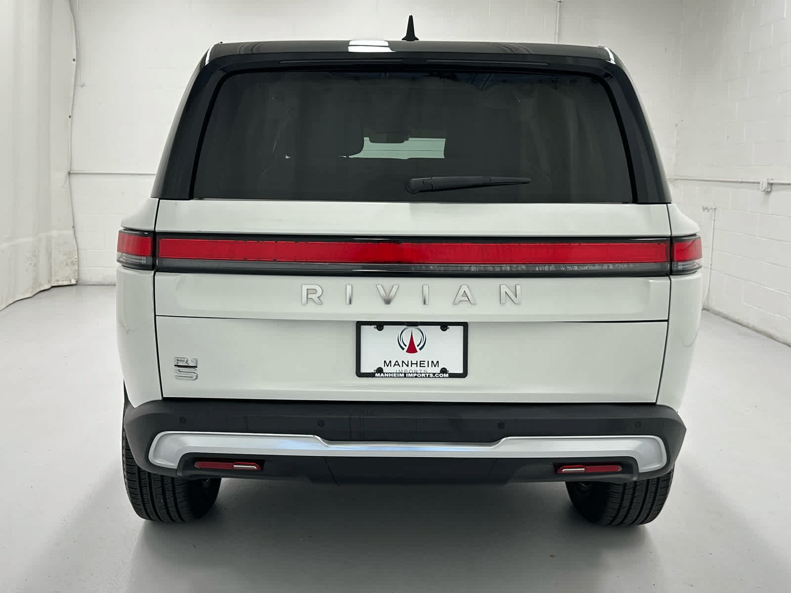 Used 2023 Rivian R1S Adventure Dual AWD/4WD image 7