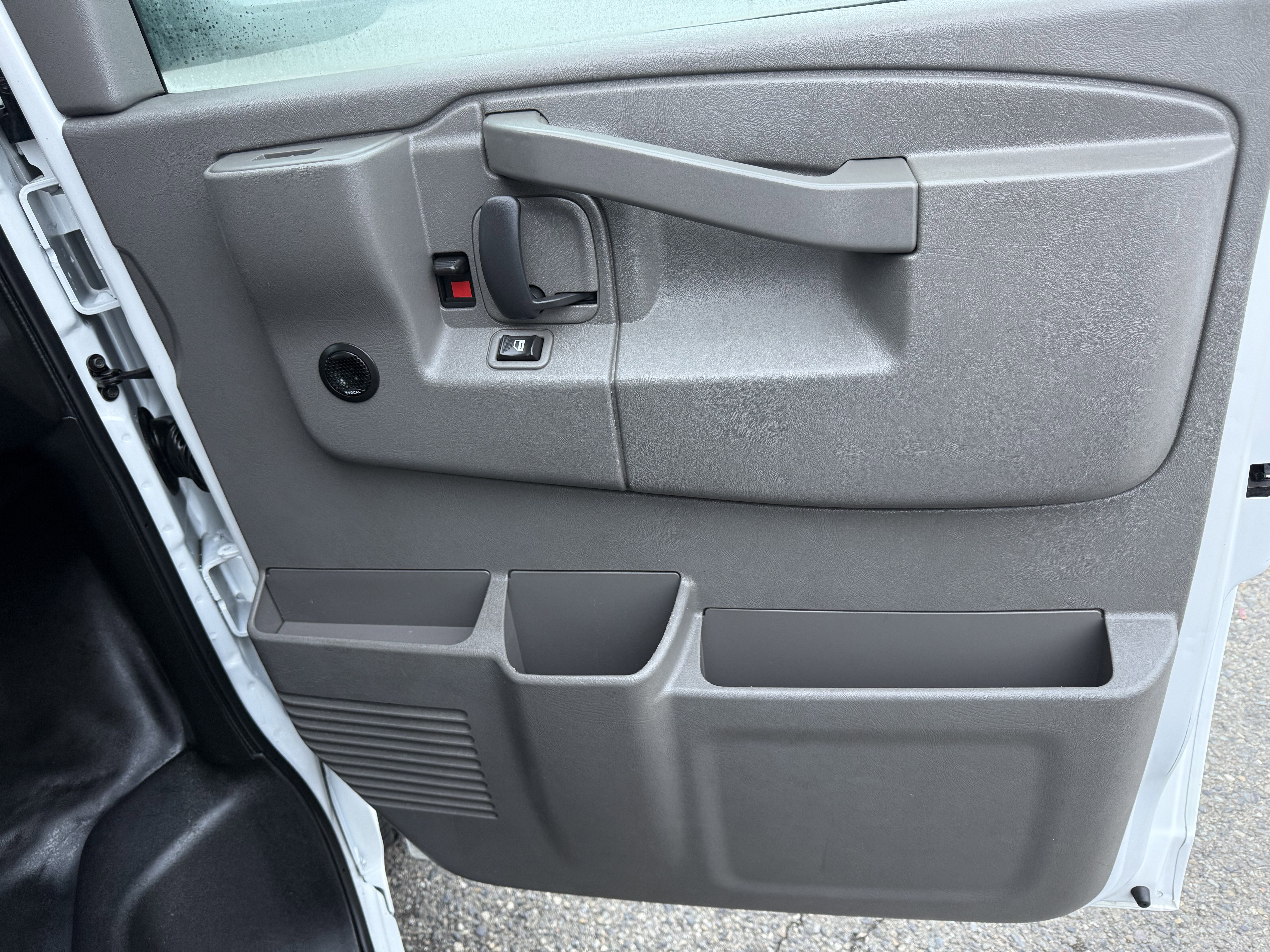 Used 2018 GMC Savana 3500 LT w/ LT Preferred Equipment Group image 7