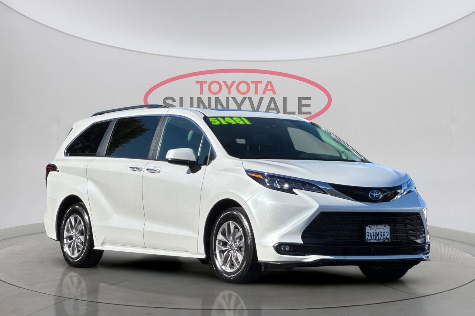 Used 2025 Toyota Sienna XLE FWD image 11