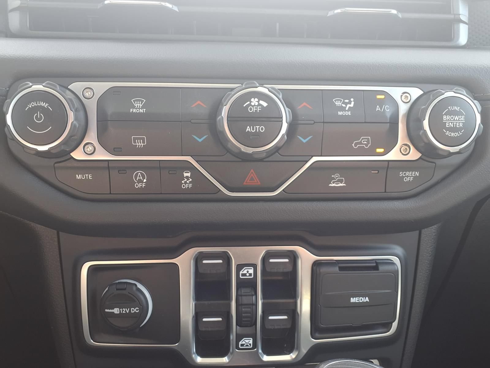 Used 2024 Jeep Wrangler Unlimited Rubicon AWD/4WD image 7