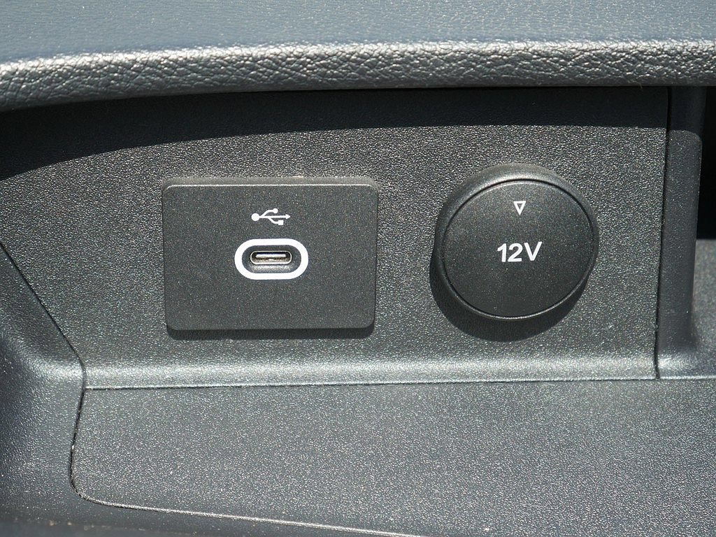 Used 2022 Ford Transit 150 Low Roof AWD image 28