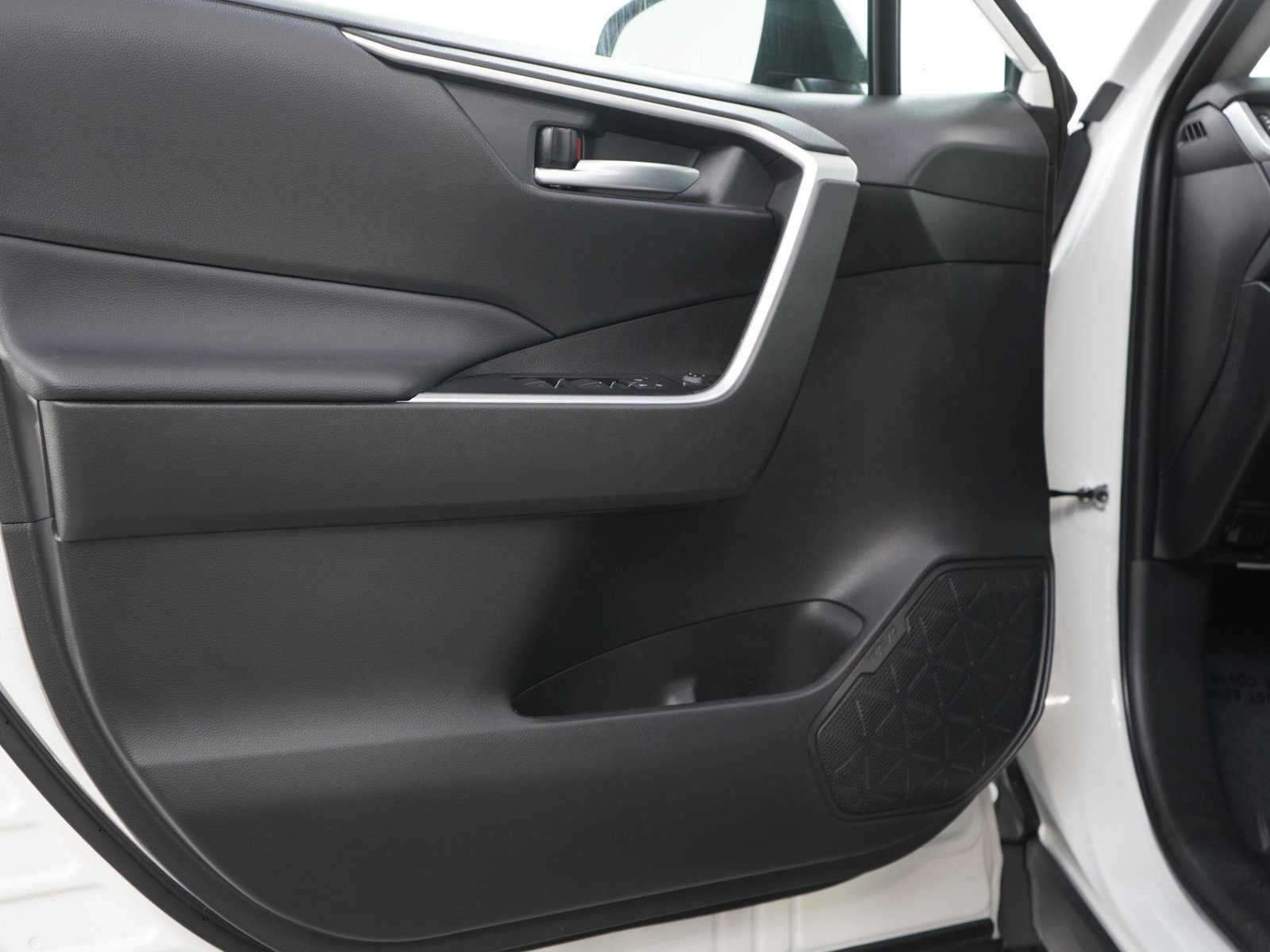 Used 2025 Toyota RAV4 XLE AWD/4WD image 17