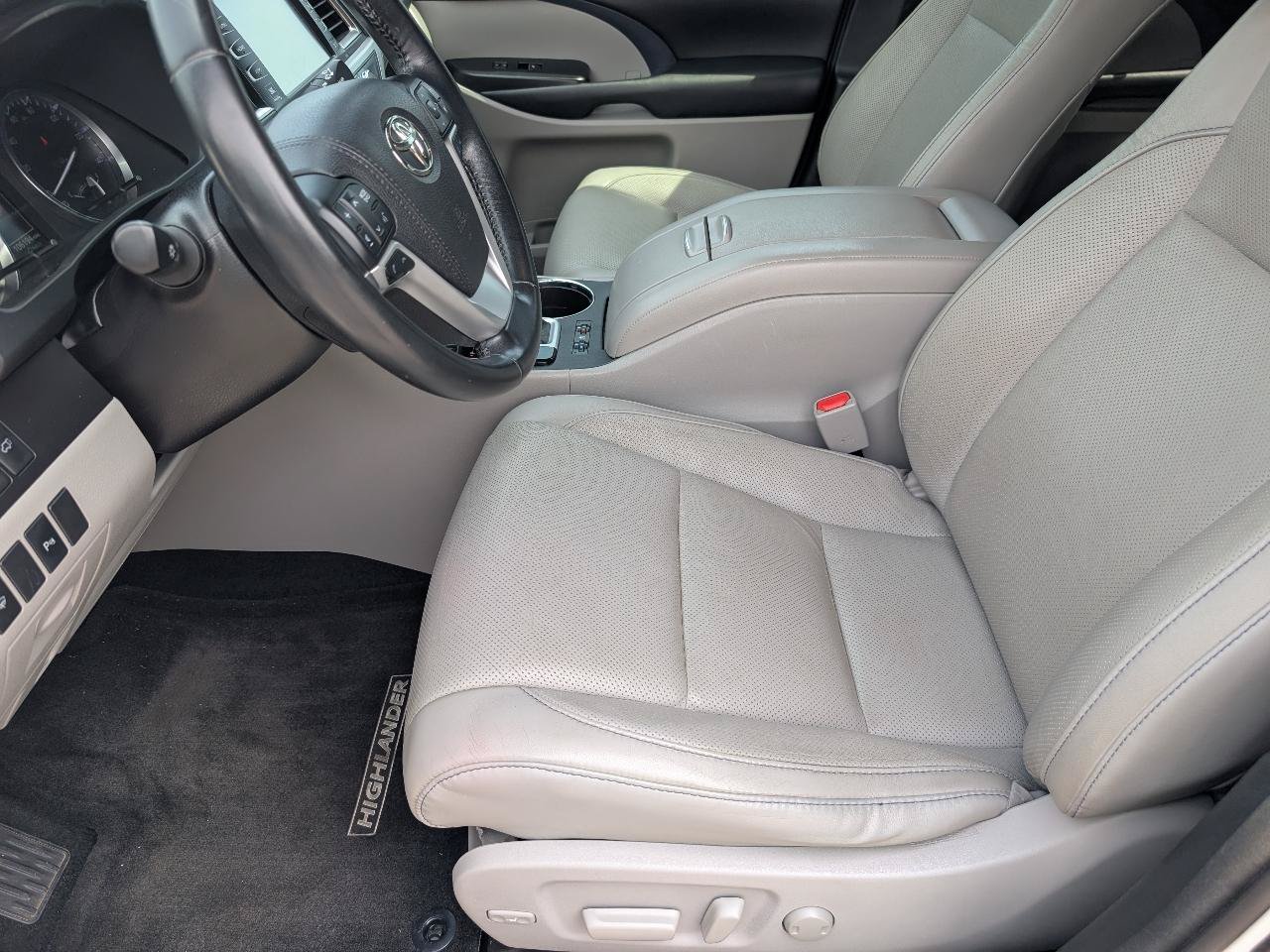 Used 2018 Toyota Highlander Limited FWD image 8