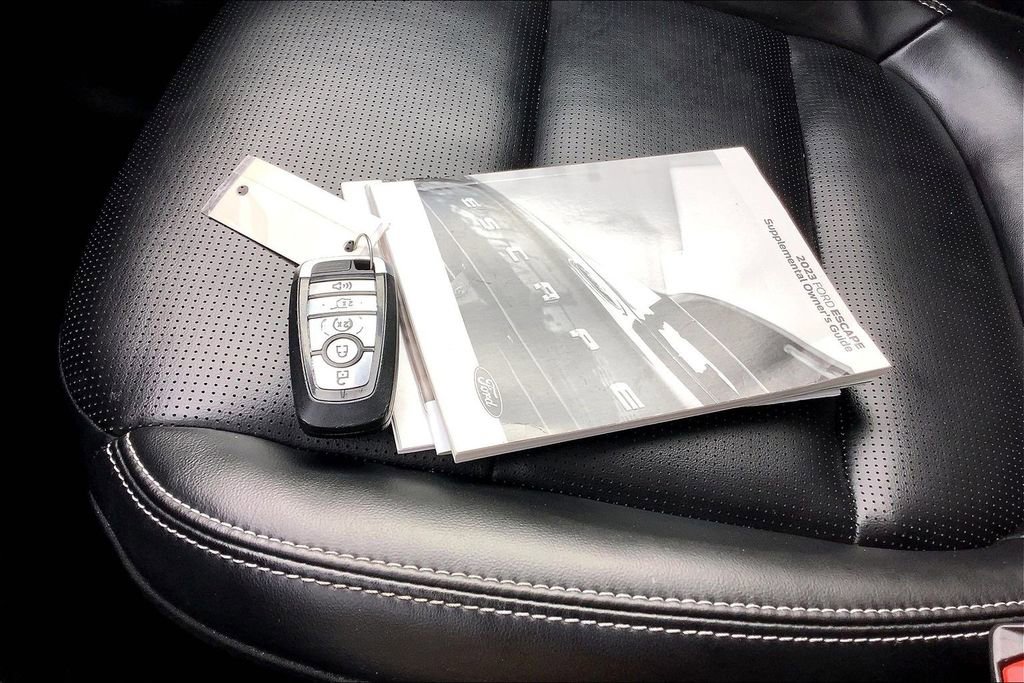 Used 2023 Ford Escape Platinum image 13