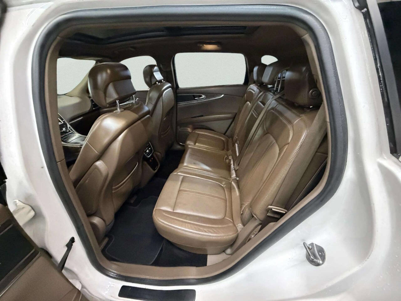 Used 2016 Lincoln MKX Reserve w/ Equipment Group 102A image 22