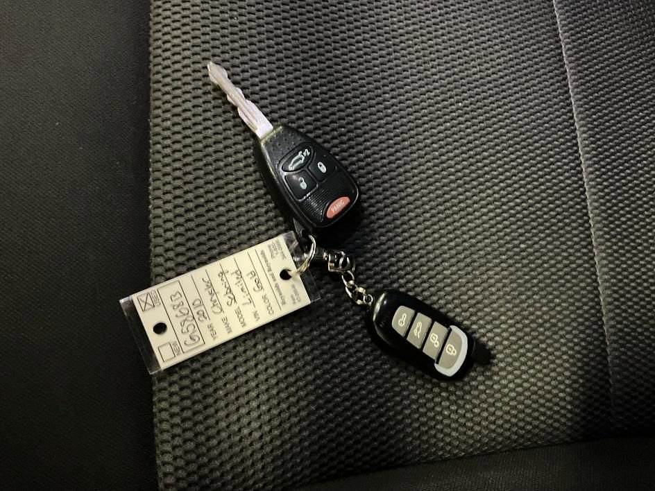 Used 2010 Chrysler Sebring Limited image 25