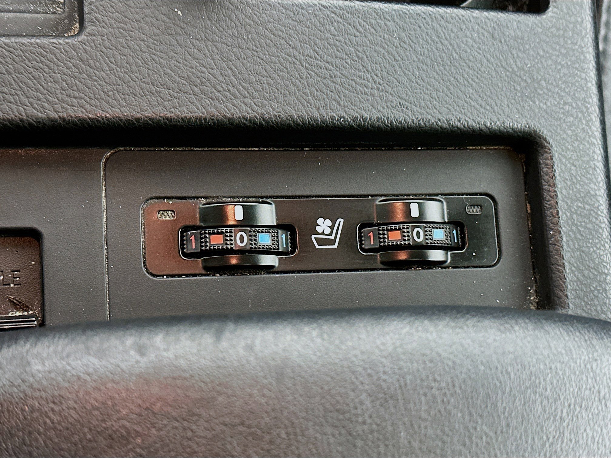 Used 2011 Lexus RX 350 AWD image 26