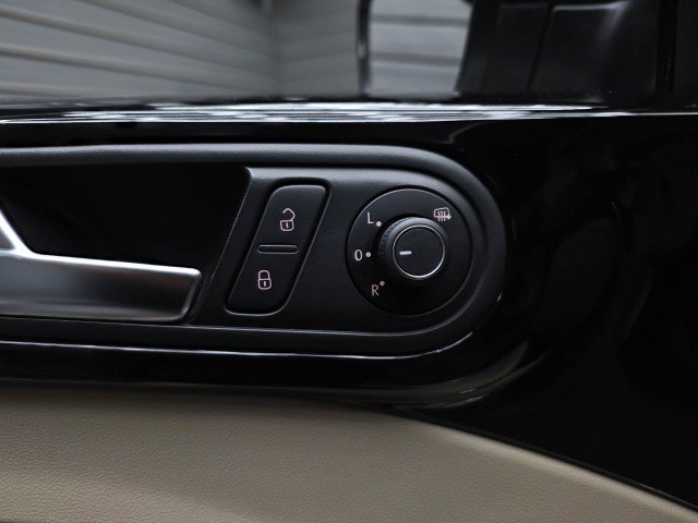Used 2015 Volkswagen Beetle R-Line FWD image 29