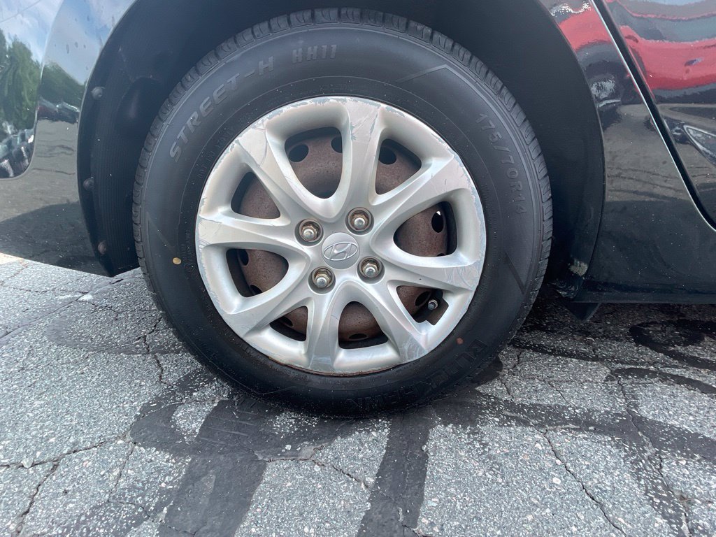Used 2013 Hyundai Accent GLS FWD image 11