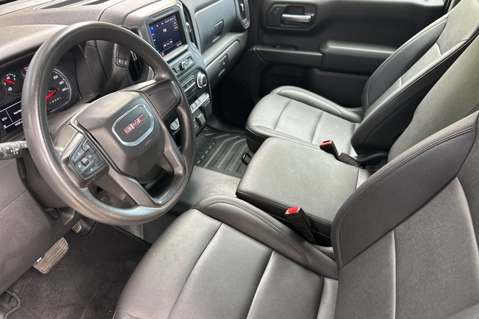 Used 2022 GMC Sierra 1500 Pro w/ Convenience Package RWD image 4