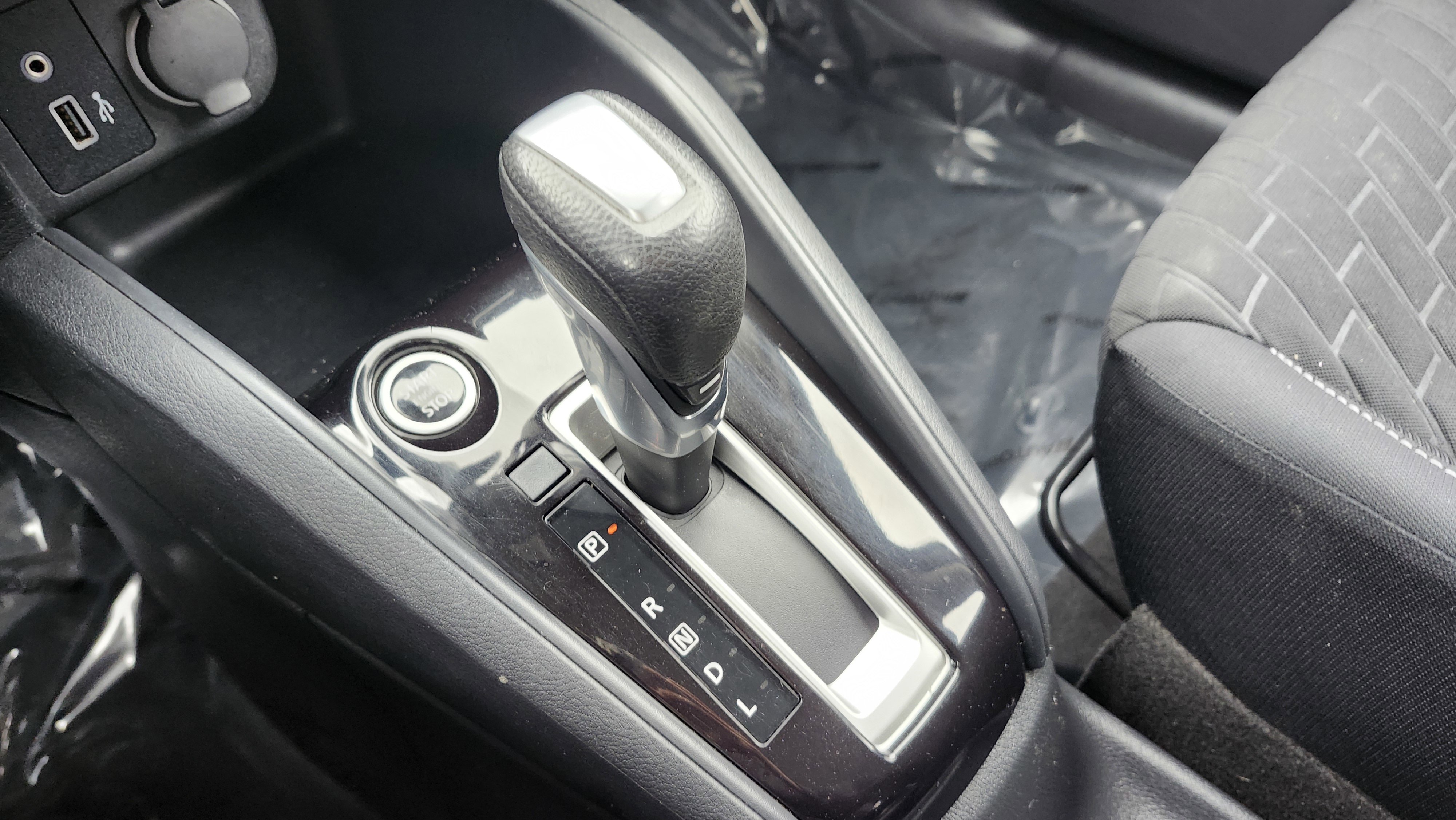 Used 2021 Nissan Kicks S image 28