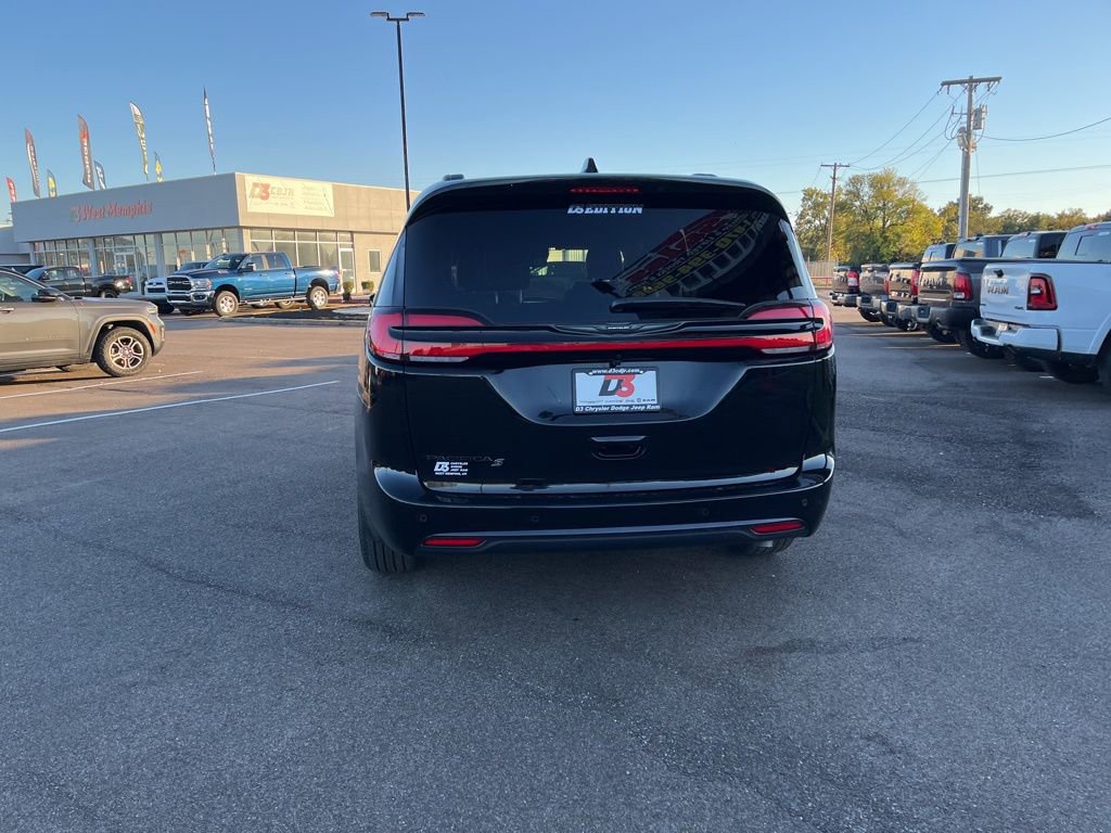 New 2026 Chrysler Pacifica Select w/ S Appearance Package image 8