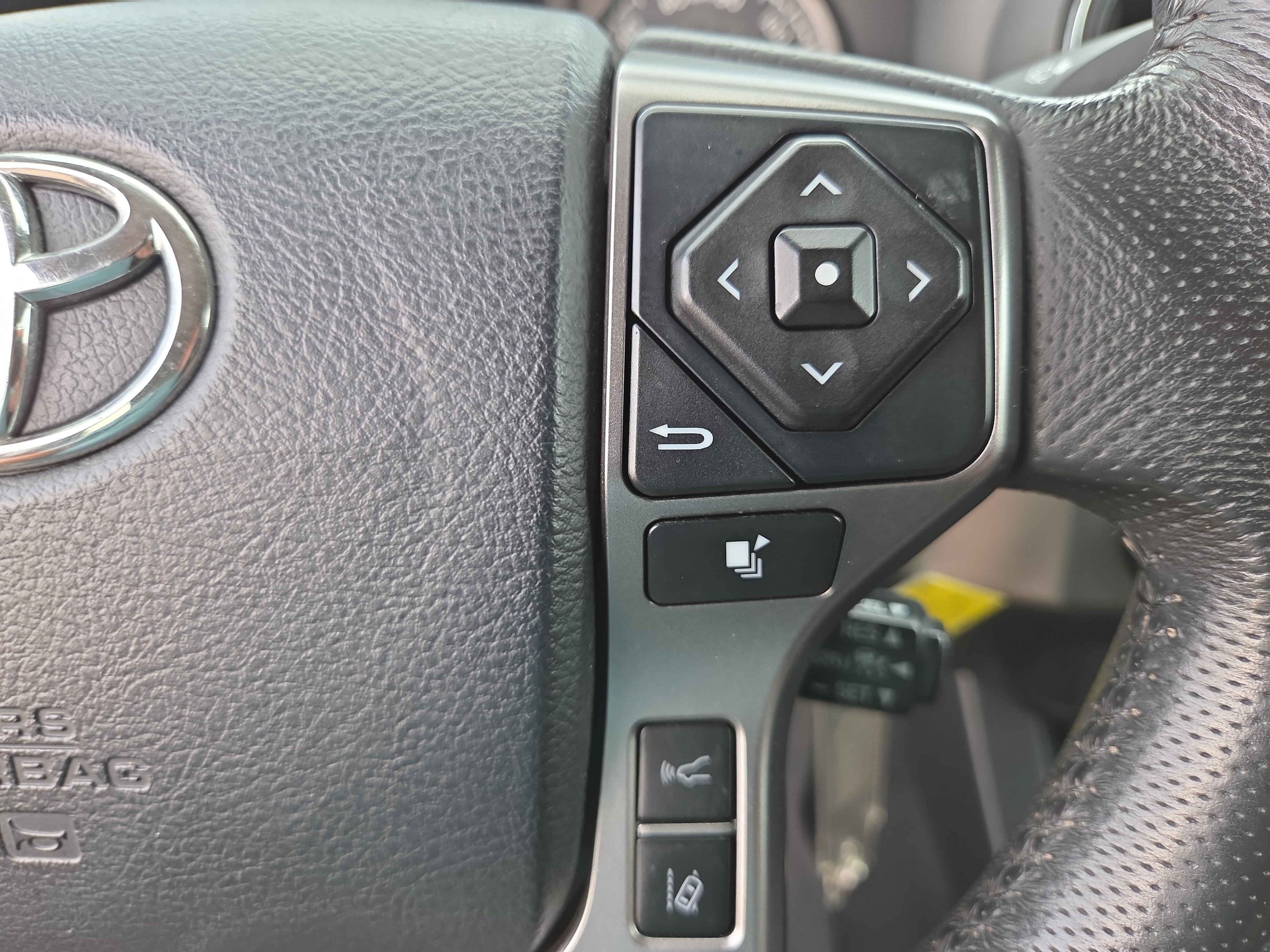 Used 2019 Toyota Tacoma SR5 AWD/4WD image 27