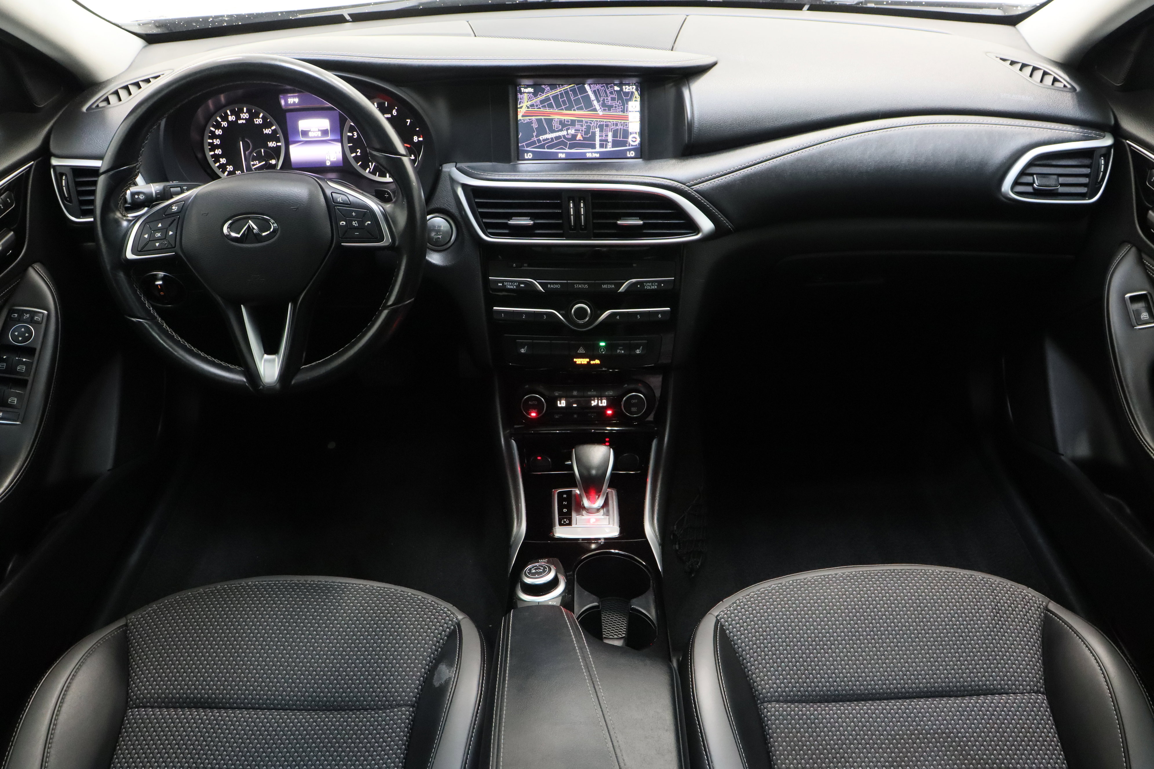 Used 2019 INFINITI QX30 w/ Navigation Package FWD image 33