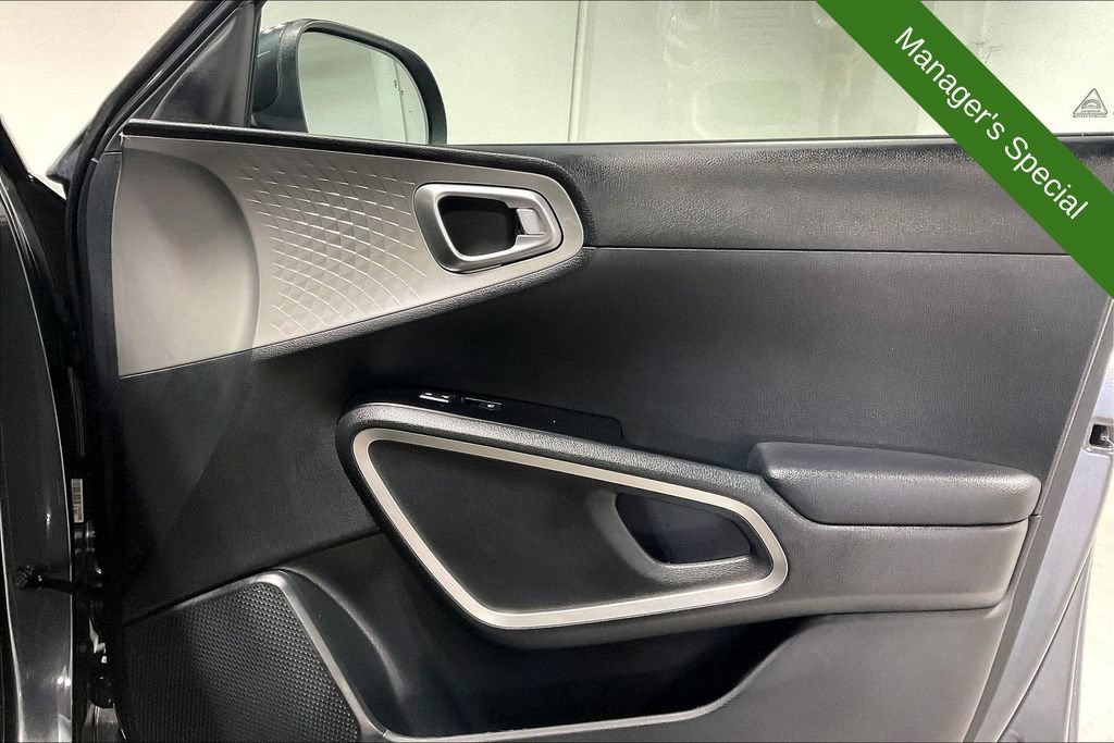 Used 2025 Kia Soul LX w/ LX Technology Package FWD image 22