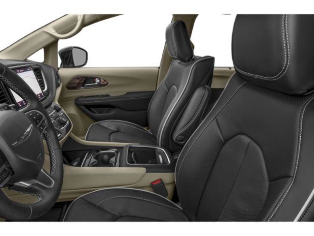 Used 2025 Chrysler Pacifica Limited FWD image 11
