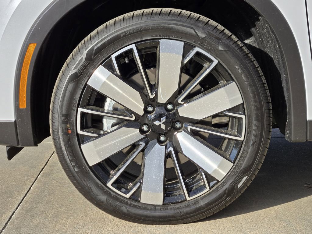 New 2026 Mitsubishi Outlander SE image 9