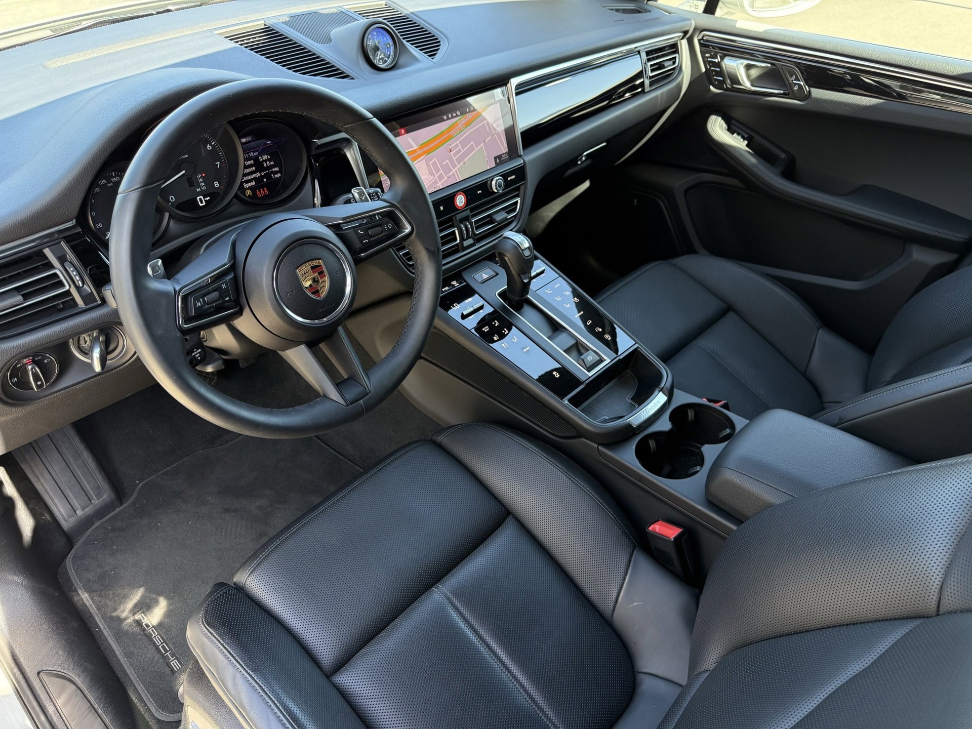 Used 2025 Porsche Macan image 4
