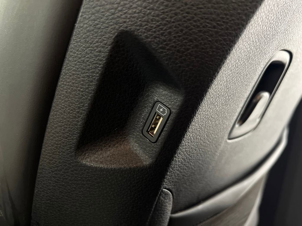 Used 2024 Kia Carnival LX image 16