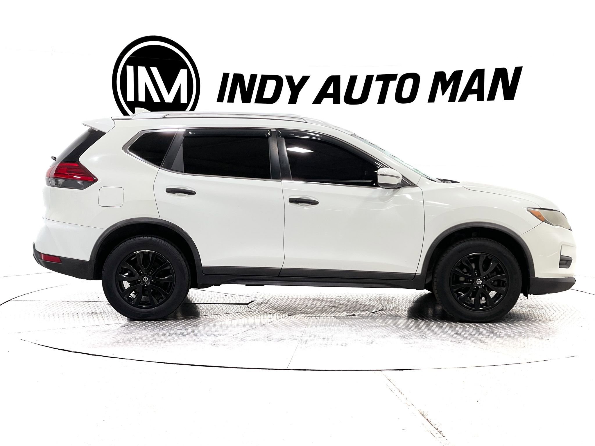 Used 2017 Nissan Rogue SV AWD/4WD image 3