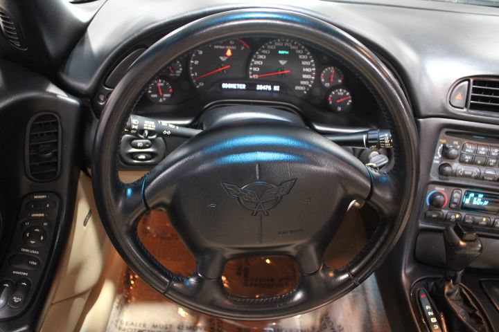 Used 2001 Chevrolet Corvette Coupe w/ Preferred Equipment Group1 RWD image 24