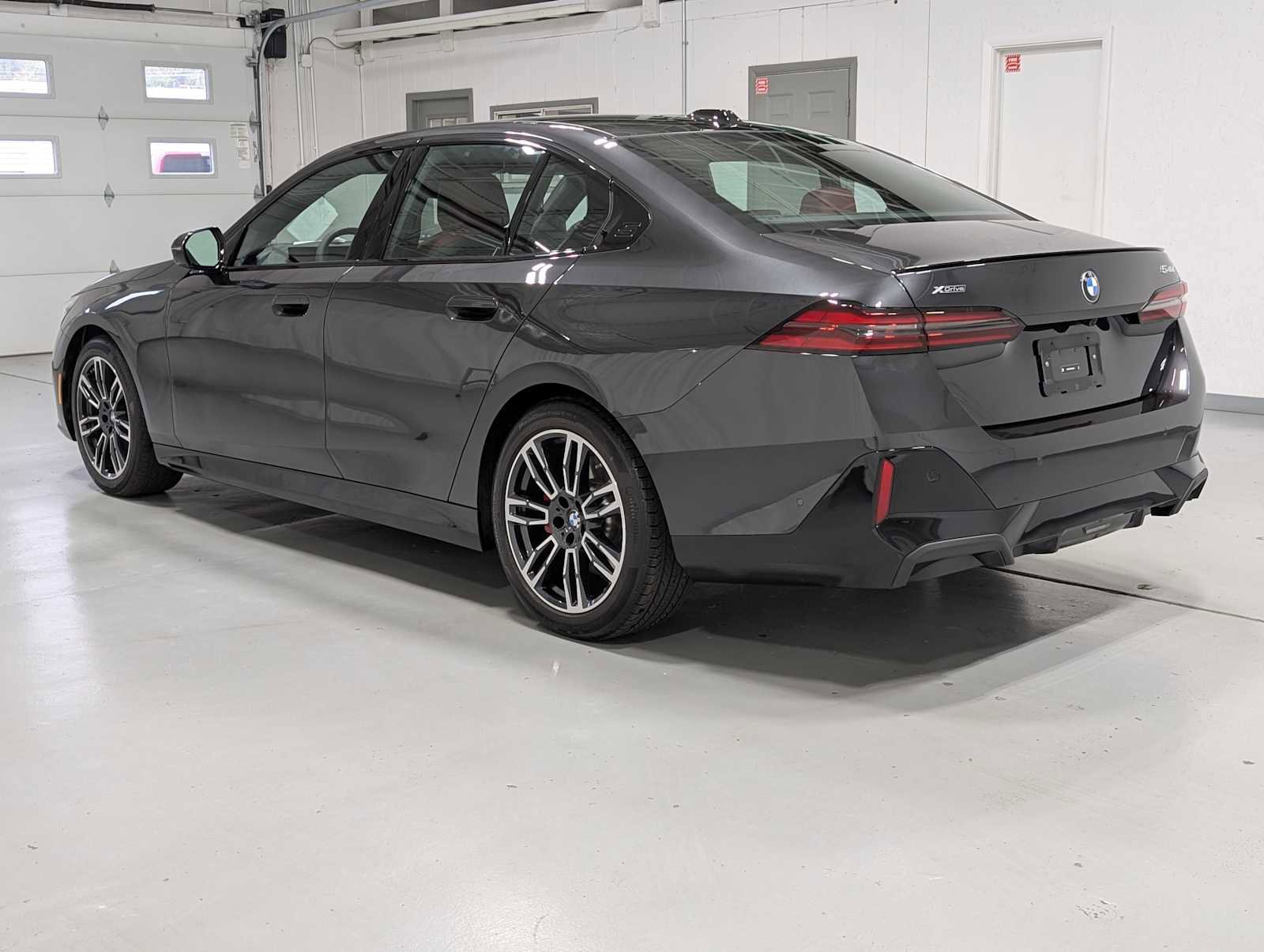 Used 2025 BMW 540i xDrive w/ Executive Package image 9