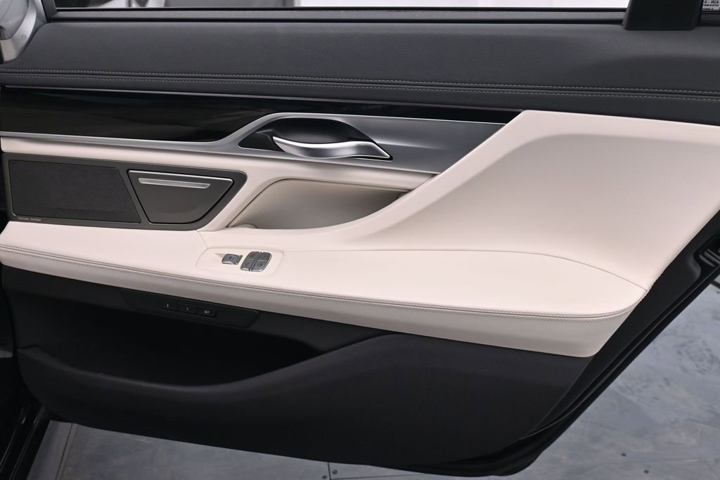 Used 2022 BMW 740i w/ M Sport Package RWD image 22