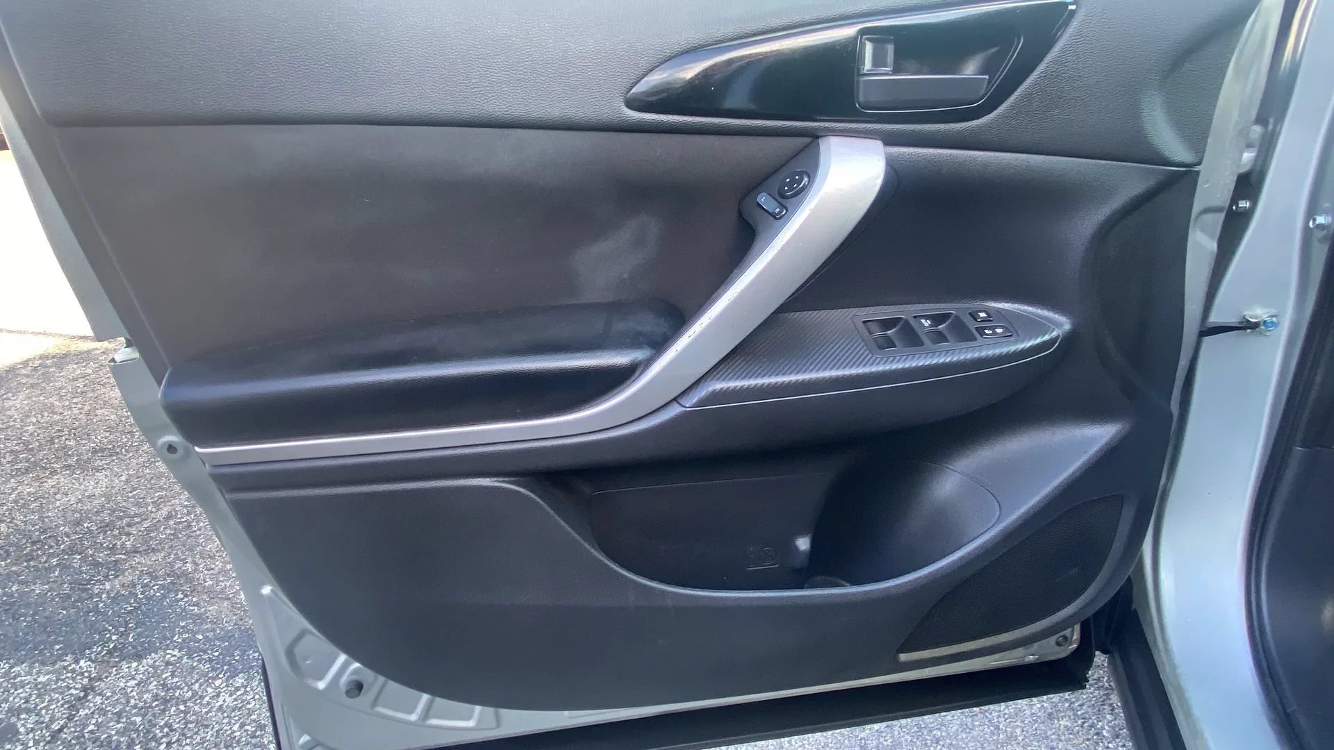Used 2020 Mitsubishi Eclipse Cross ES FWD image 15
