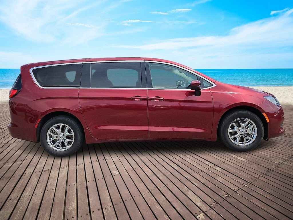 Used 2023 Chrysler Voyager LX FWD image 7