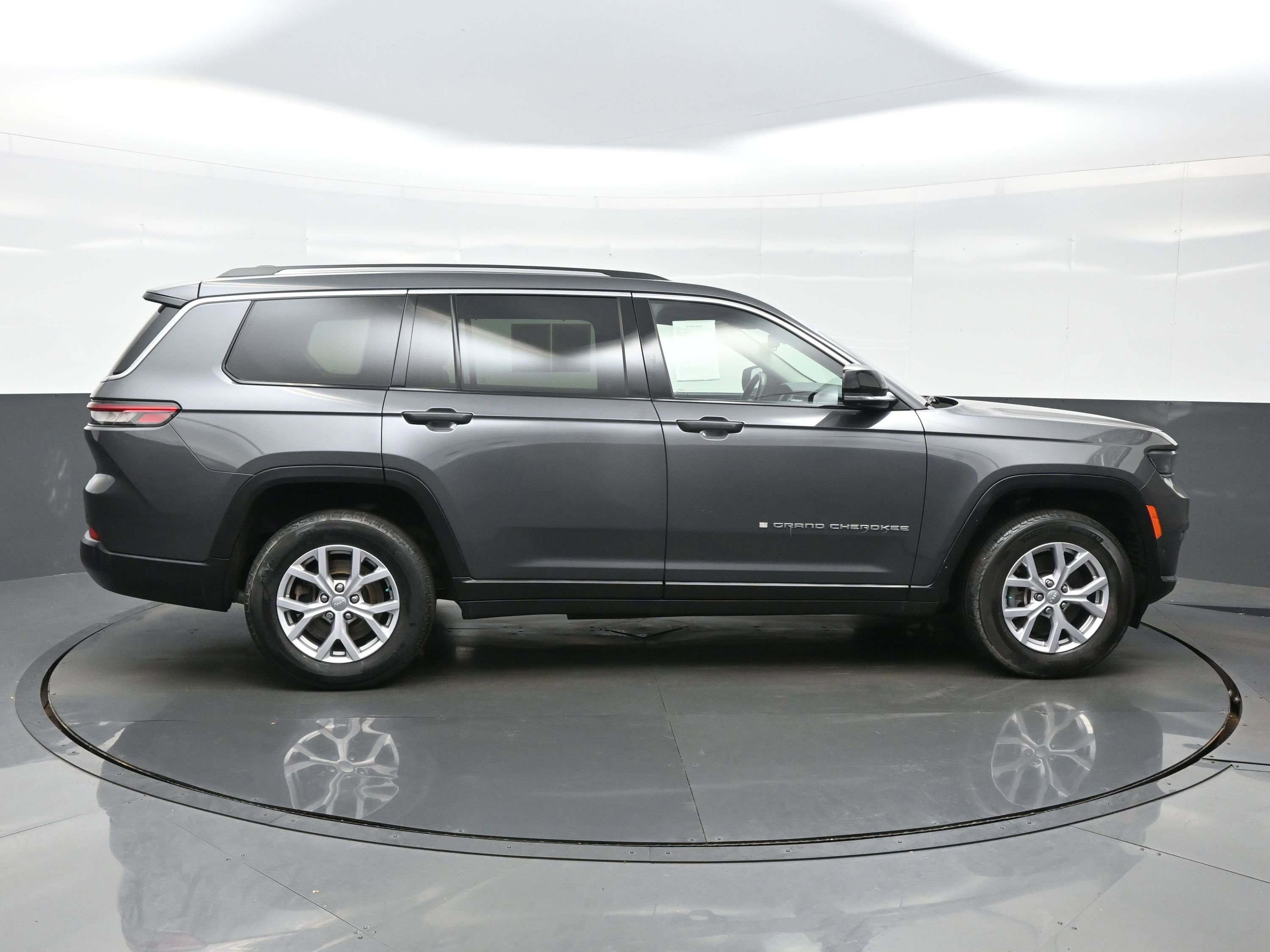 Used 2022 Jeep Grand Cherokee L Limited w/ Luxury Tech Group II image 7