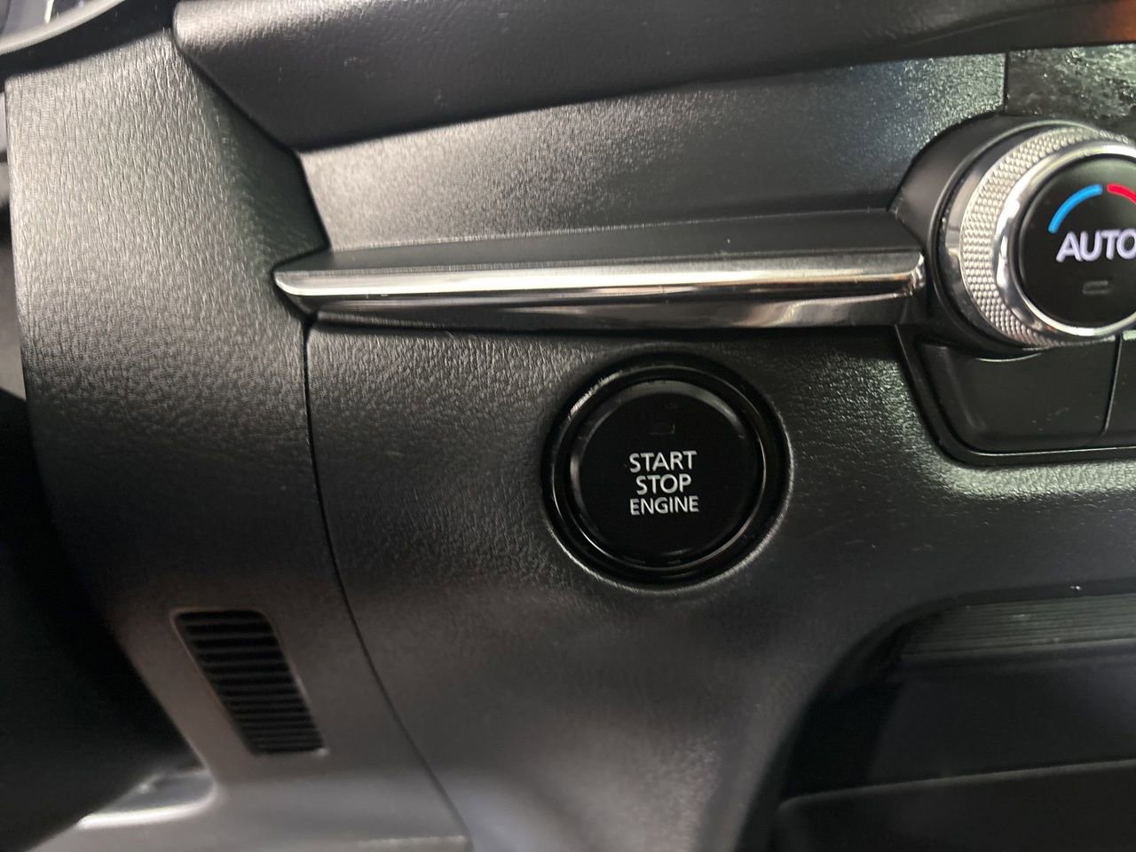 Used 2023 MAZDA CX-30 AWD 2.5 S w/ Premium Package image 18