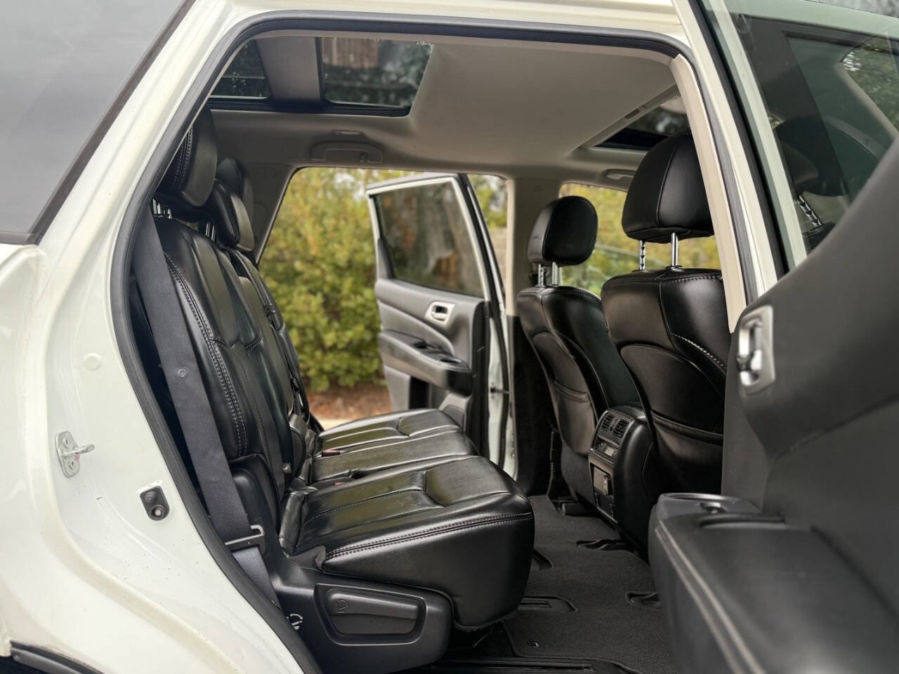 Used 2017 Nissan Pathfinder SL w/ SL Premium Package image 23