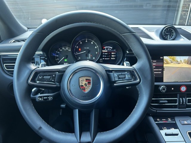 Certified 2025 Porsche Macan image 14