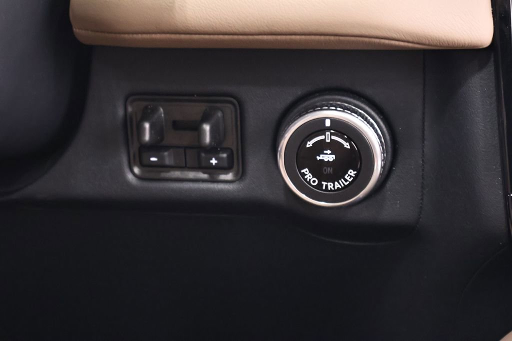 Used 2025 Lincoln Navigator Black Label image 34