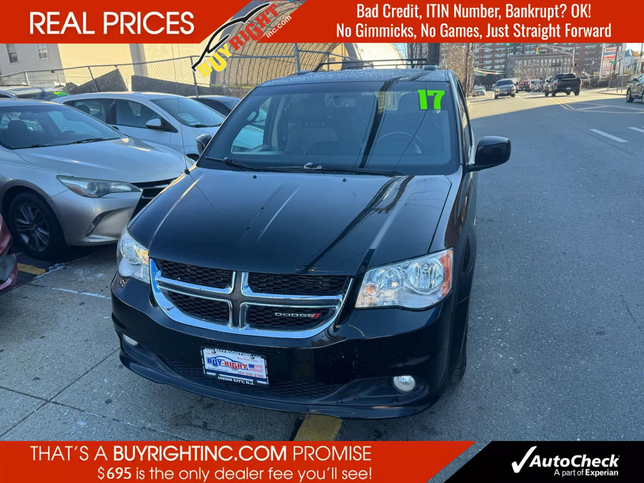 Used 2017 Dodge Grand Caravan SXT image 1