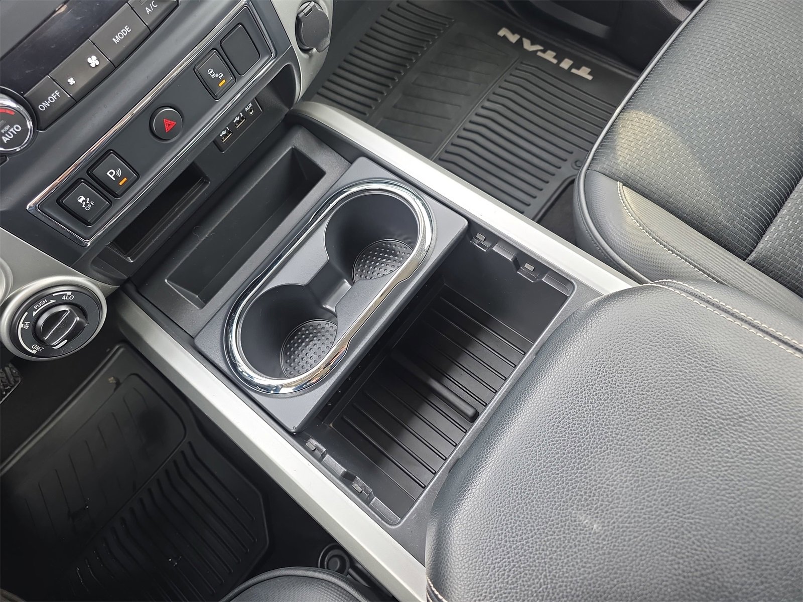 Used 2019 Nissan Titan PRO-4X image 25