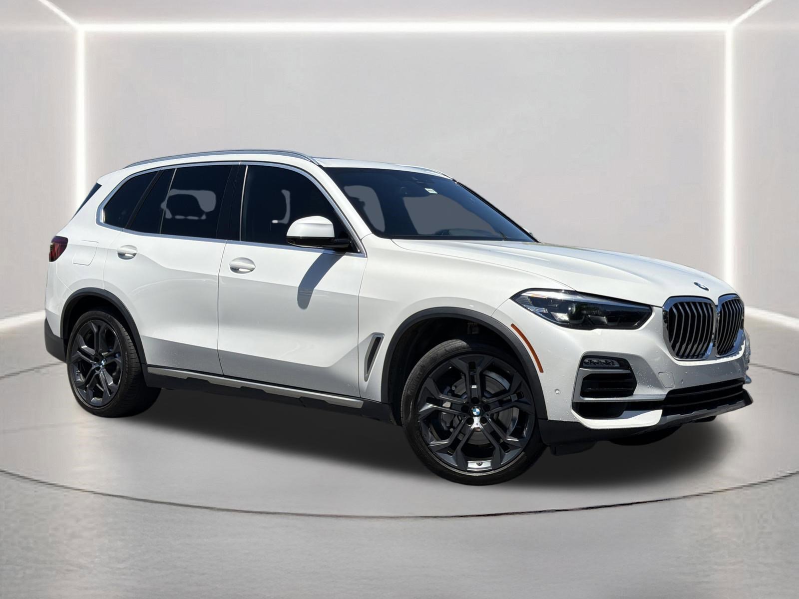 Used 2019 BMW X5 xDrive40i w/ Premium Package 2 AWD/4WD image 2