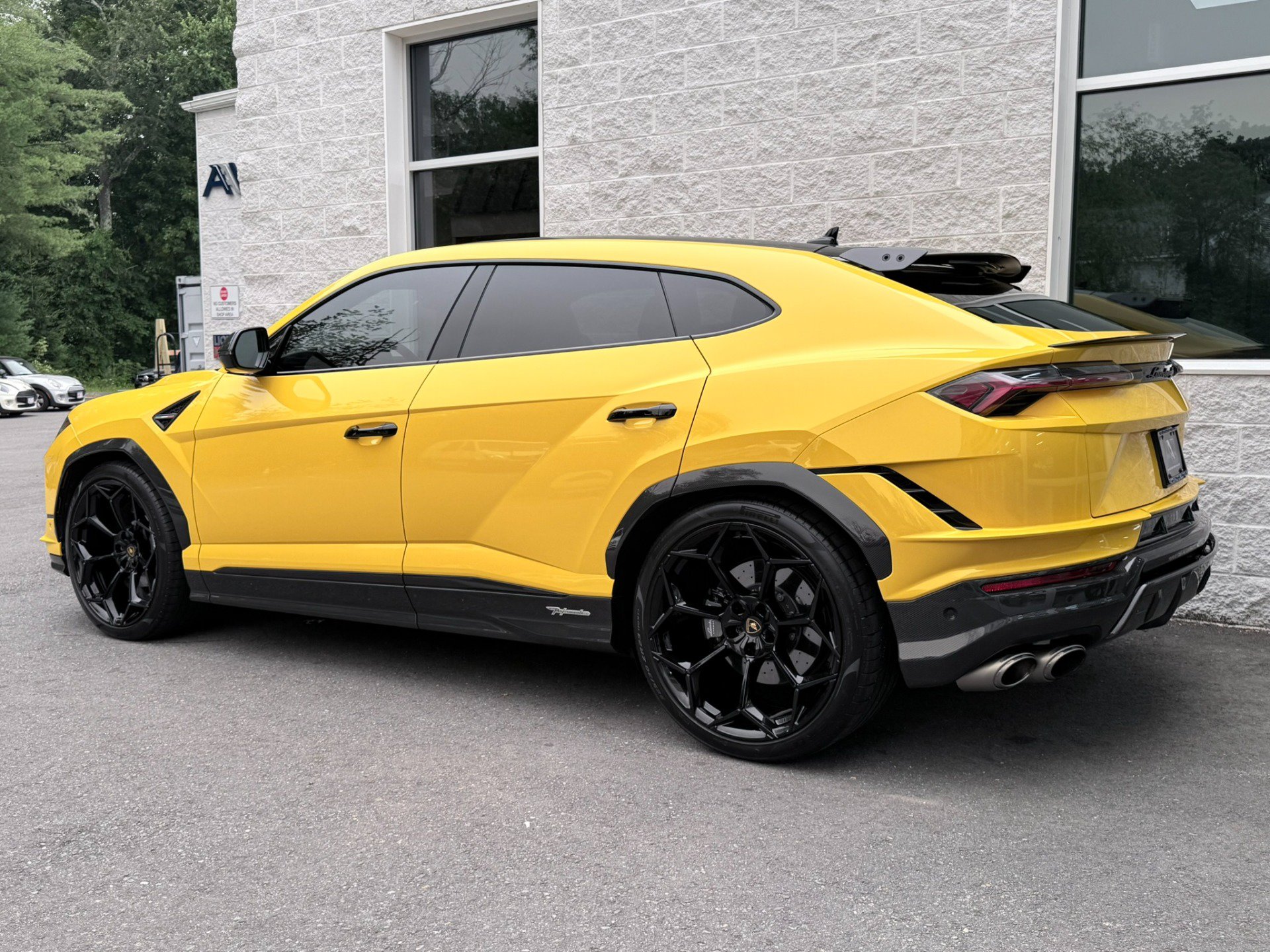 Used 2023 Lamborghini Urus Performante AWD/4WD image 10