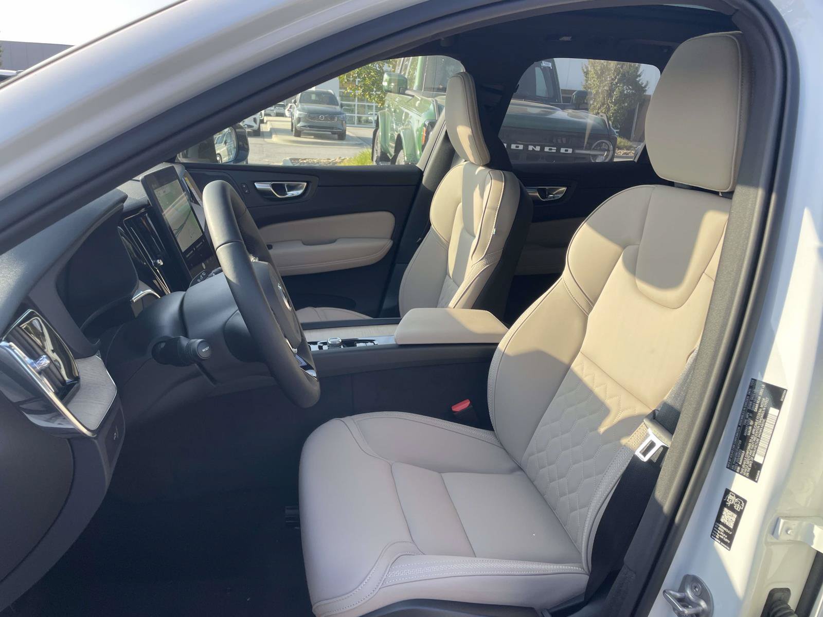 New 2026 Volvo XC60 B5 Plus w/ Protection Package Premier AWD/4WD image 9