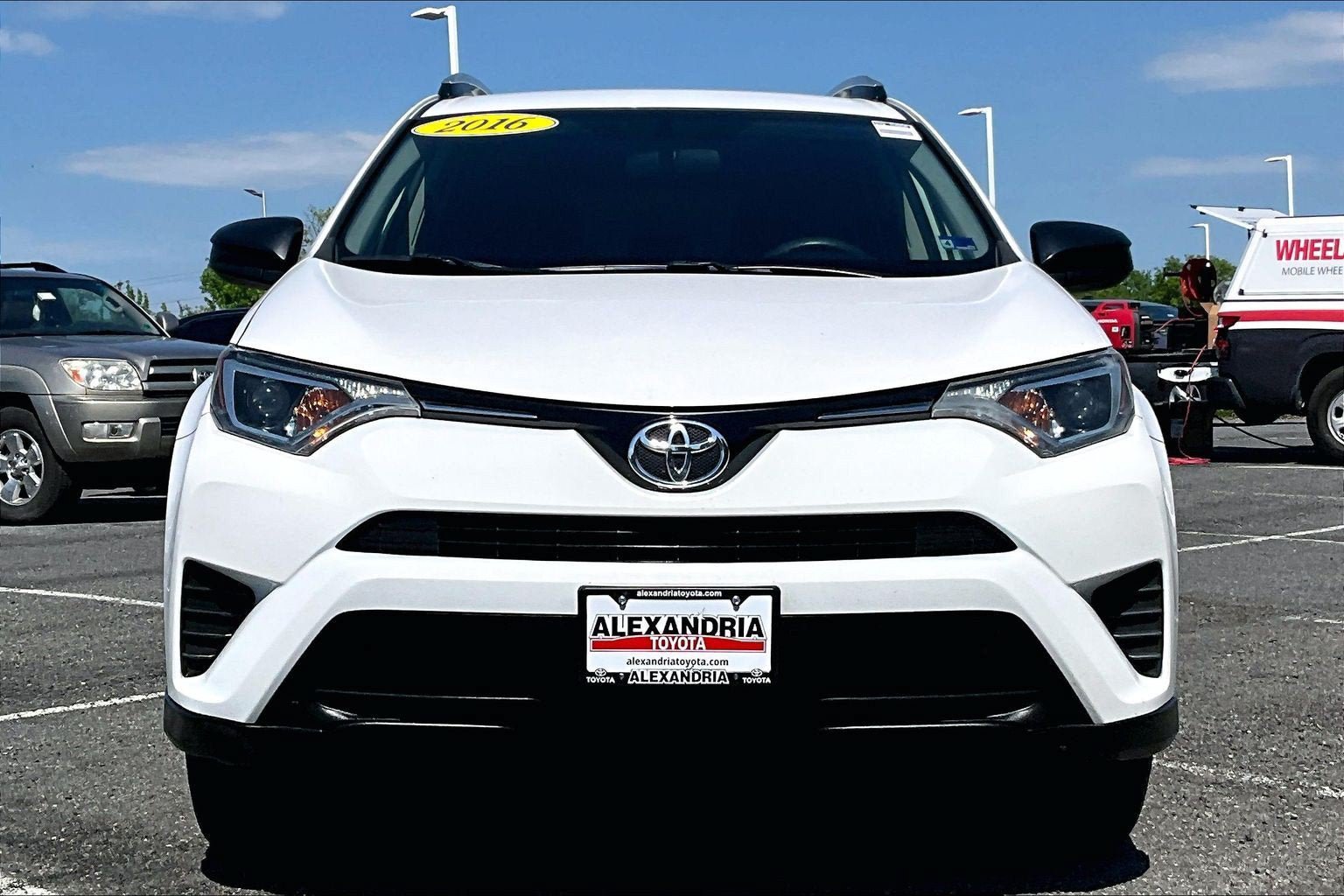 Used 2016 Toyota RAV4 LE AWD/4WD image 3