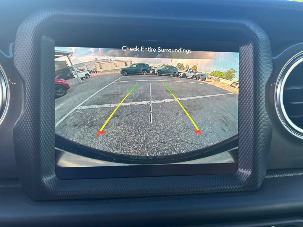 Used 2023 Jeep Wrangler Unlimited Sahara AWD/4WD image 15