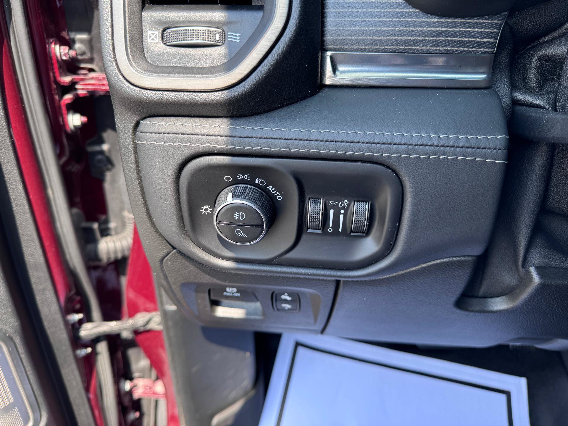 Used 2019 RAM 1500 Limited AWD/4WD image 25
