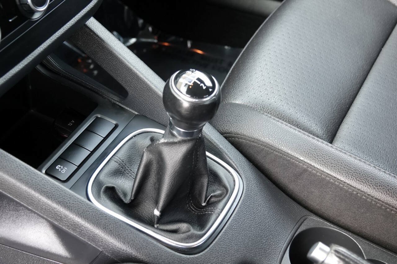 Used 2010 Volkswagen Jetta Limited Edition FWD image 6