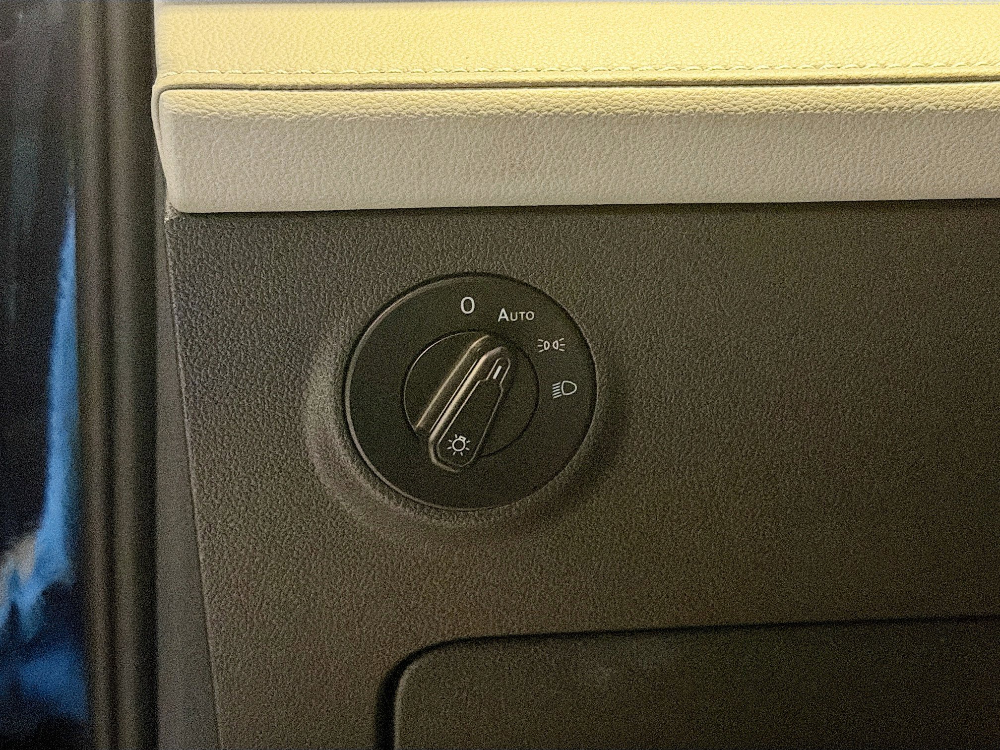 Used 2024 Volkswagen Taos SE image 17