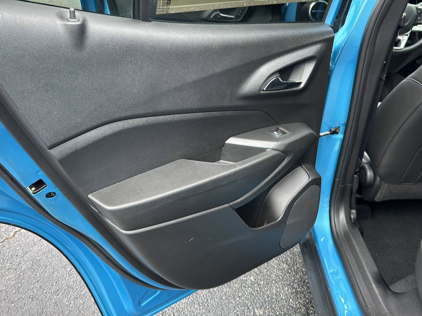 Certified 2025 Chevrolet Trax LT w/ Driver Confidence Package image 17