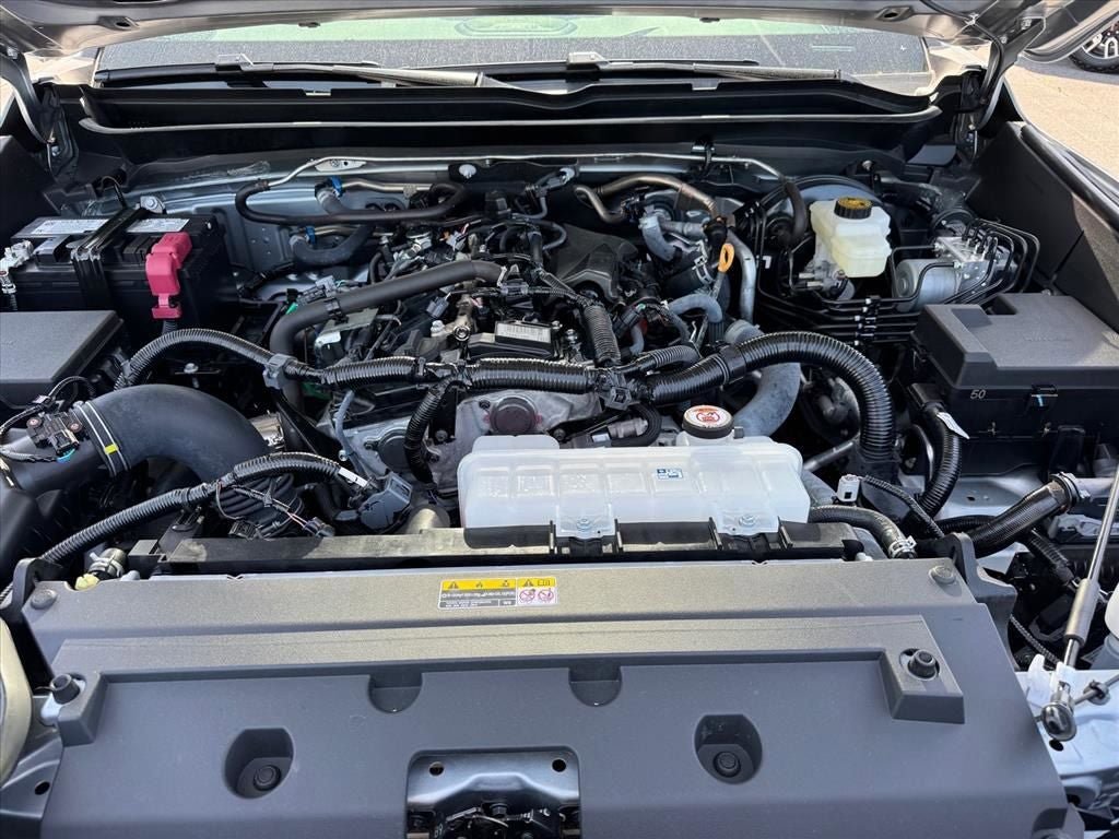 Certified 2025 Toyota Tacoma SR5 AWD/4WD image 15