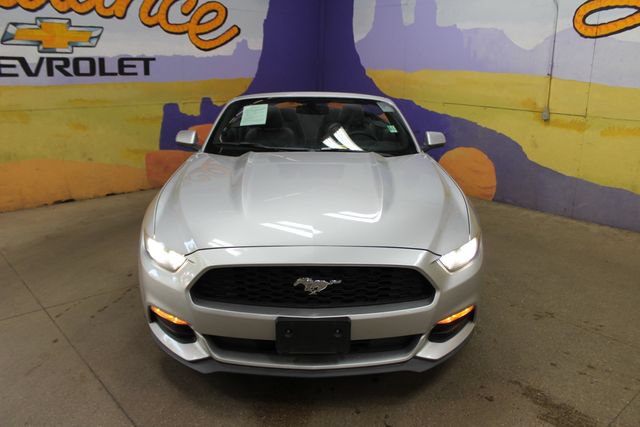 Used 2016 Ford Mustang Convertible RWD image 3