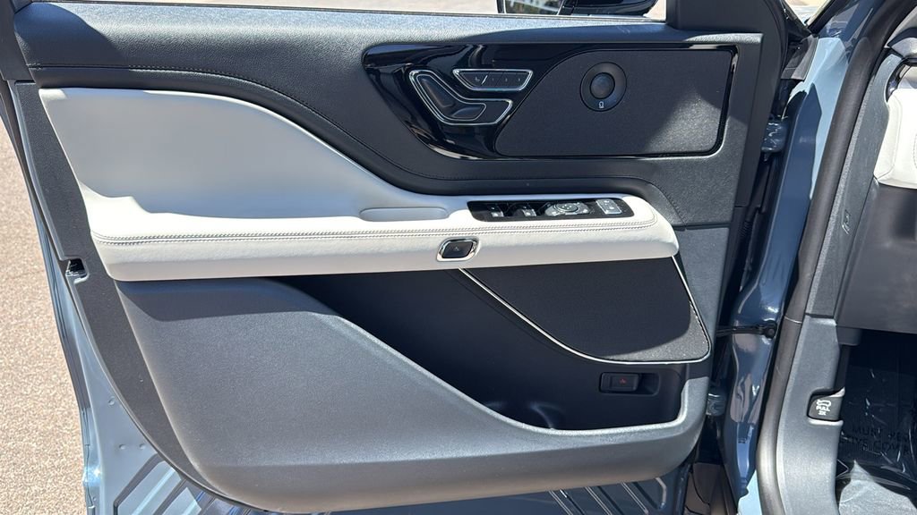 New 2026 Lincoln Aviator 2WD image 5