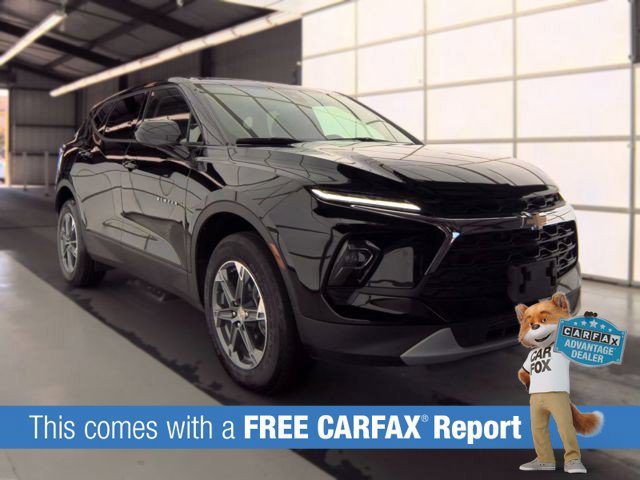 Used 2025 Chevrolet Blazer LT FWD image 2