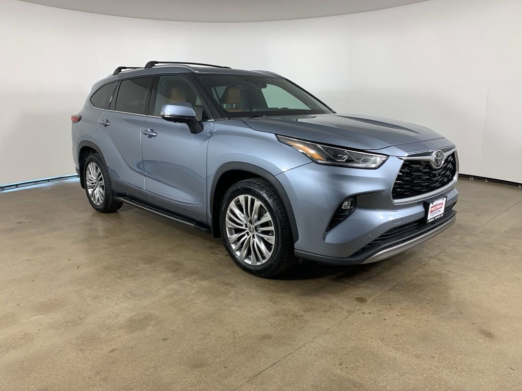 Used 2023 Toyota Highlander Platinum image 5